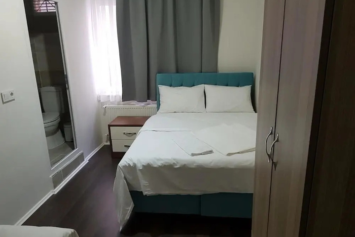 Room 4 of 17