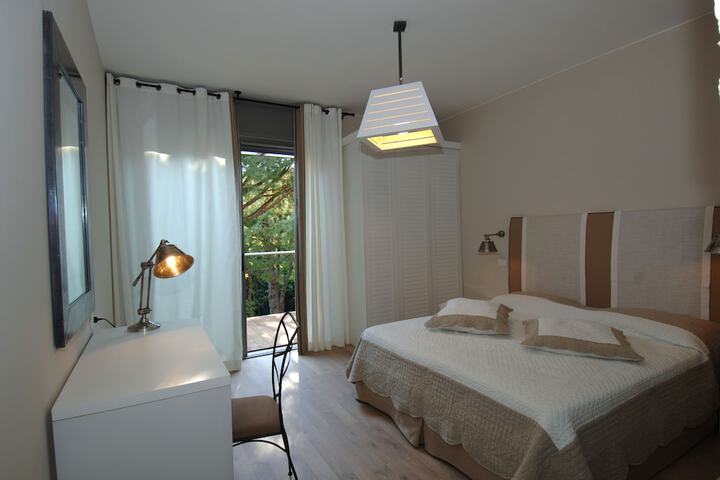 Room 5 of 78
