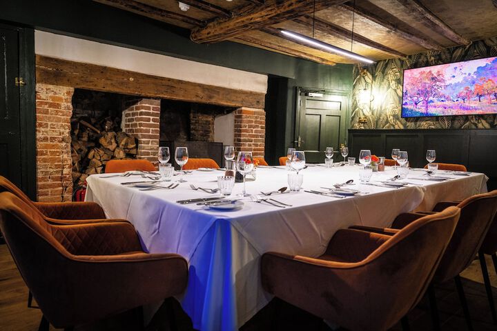 Dining 34 of 124