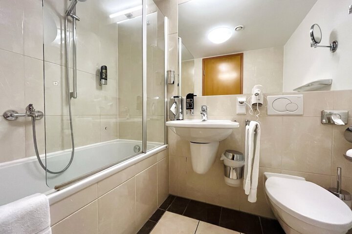 Room 15 of 23