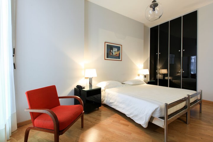 Room 4 of 106