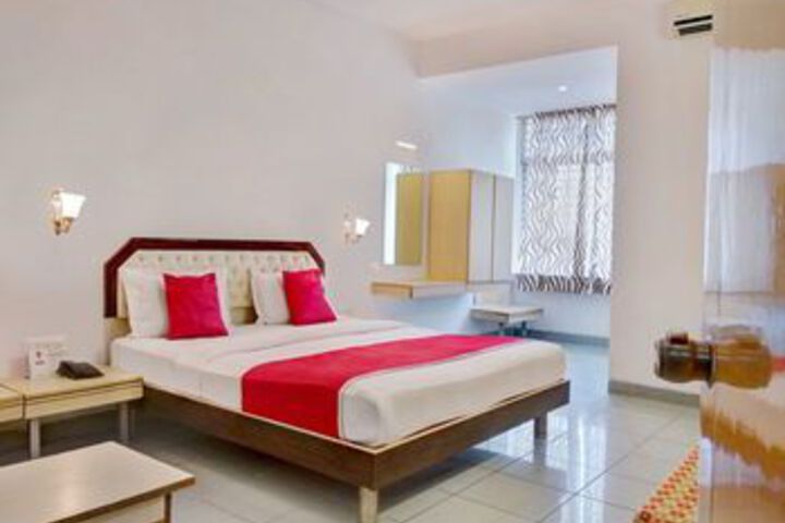 OYO 10884 Pavana Residency