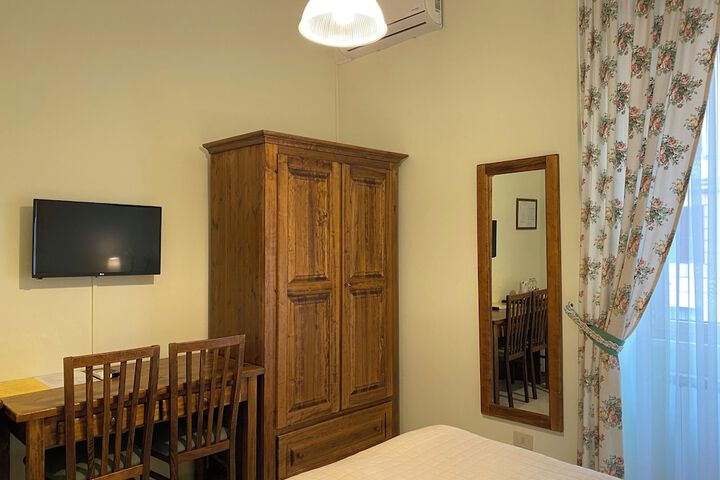 Room 4 of 56