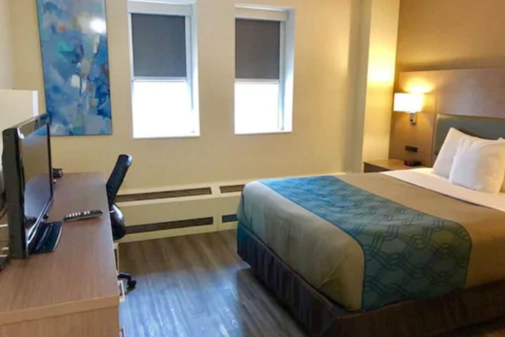Room 13 of 40