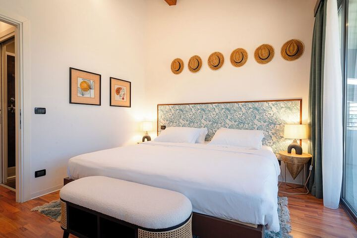 Room 9 of 22