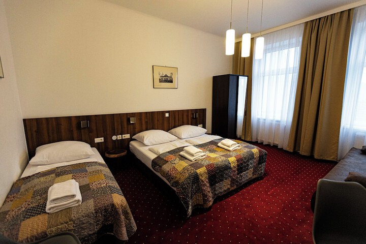 Room 17 of 94