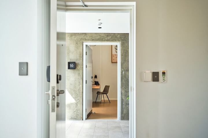 Room 10 of 50