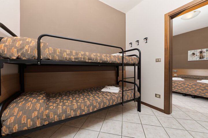 Room 7 of 62