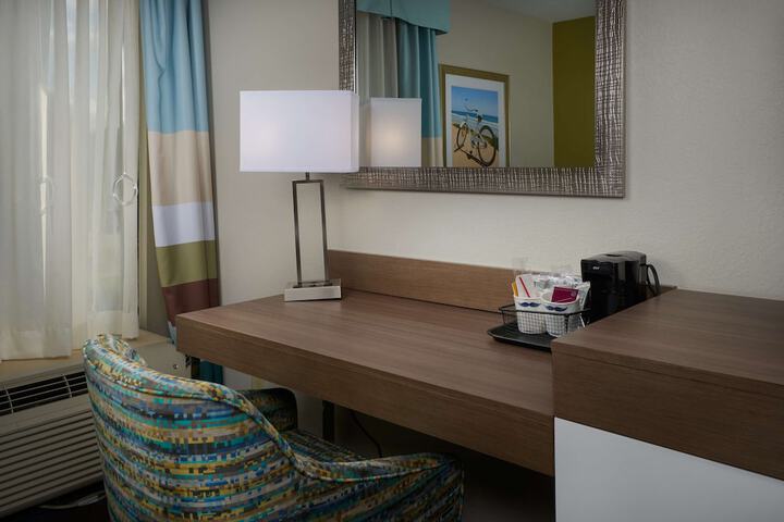 2 Queen Beds Hearing Accessible (2 of 6)