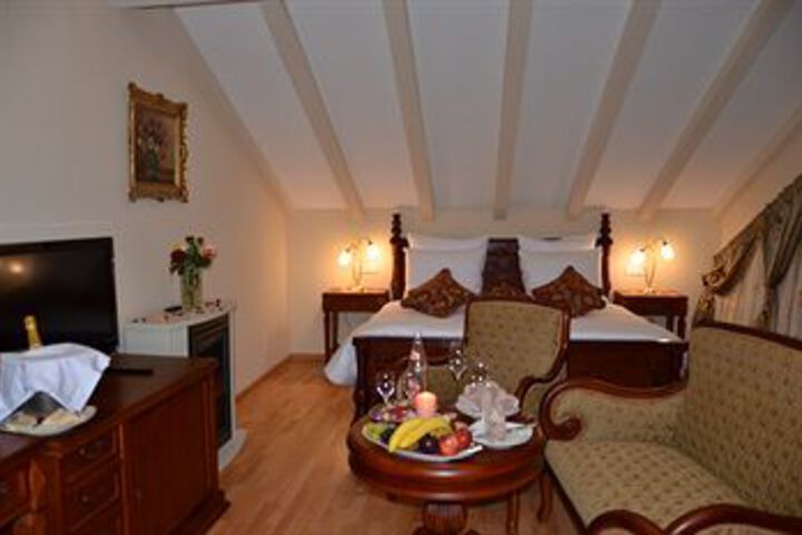 Room 12 of 42