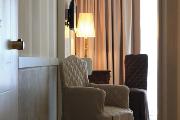 Room 2 of 32