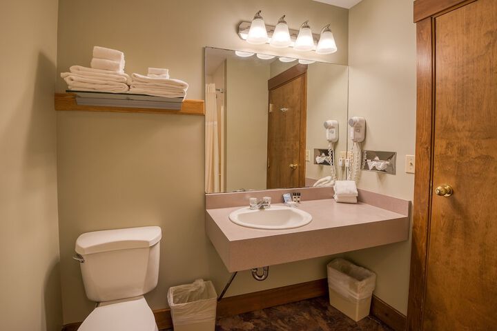 Superior King Lakeside with Shared Balcony (20 of 64)