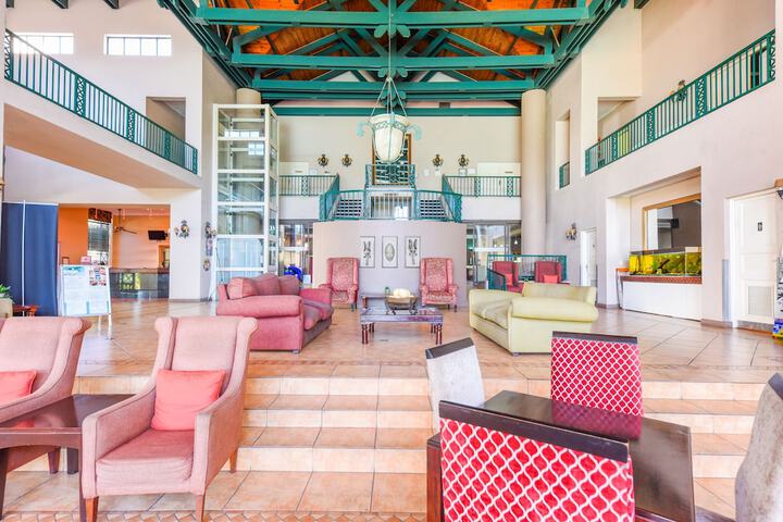 Entrance & Lobby