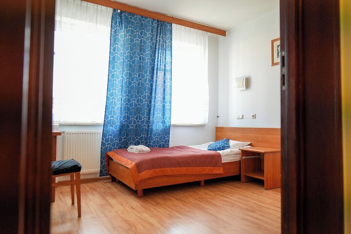 Room 27 of 77