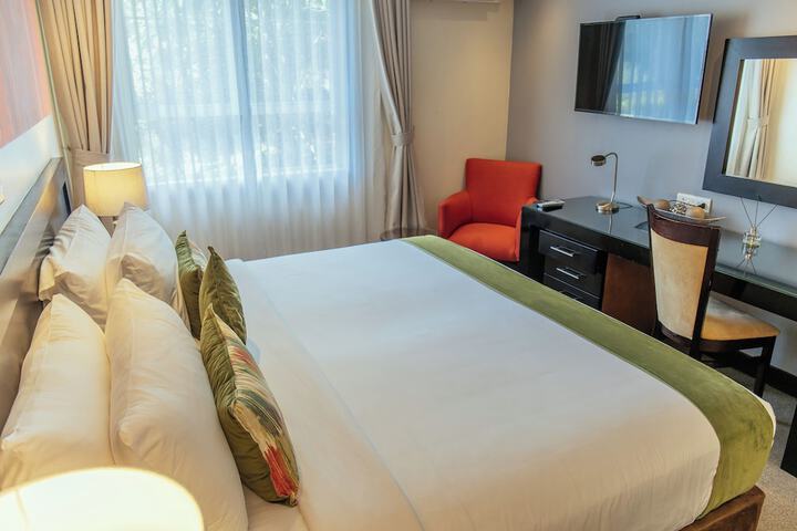 Room 33 of 120