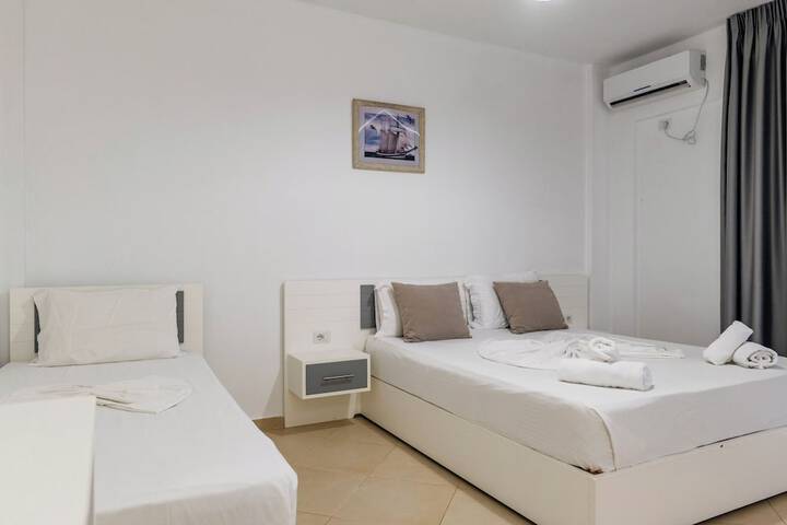 Room 6 of 113