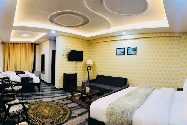 Room 33 of 87