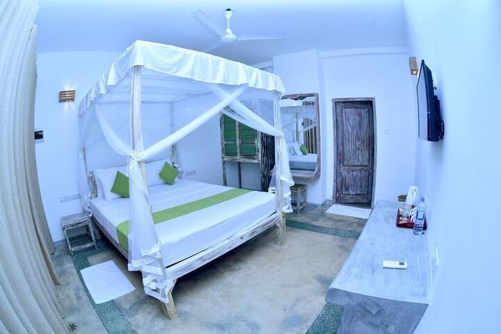 Room 3 of 38