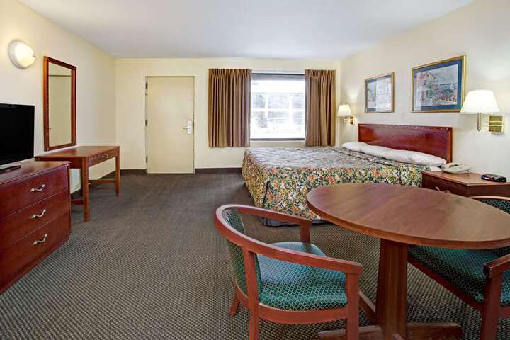 Room 1 of 7
