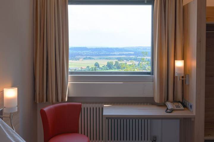 Room 10 of 42