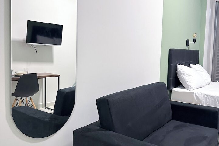 Room 13 of 33