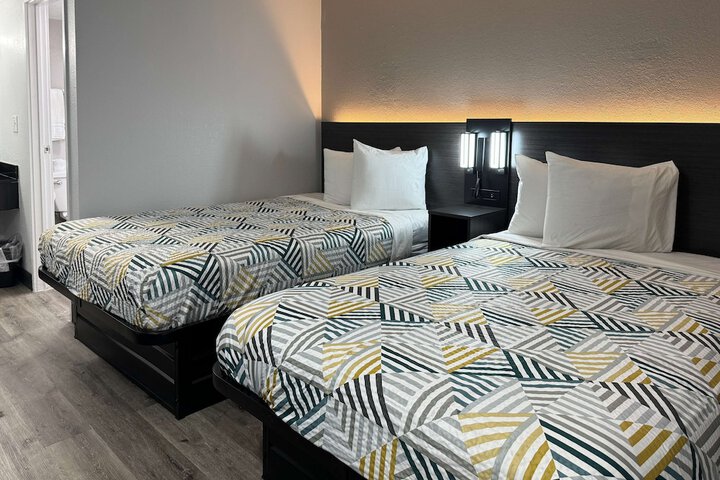 2 Double Beds (4 of 12)