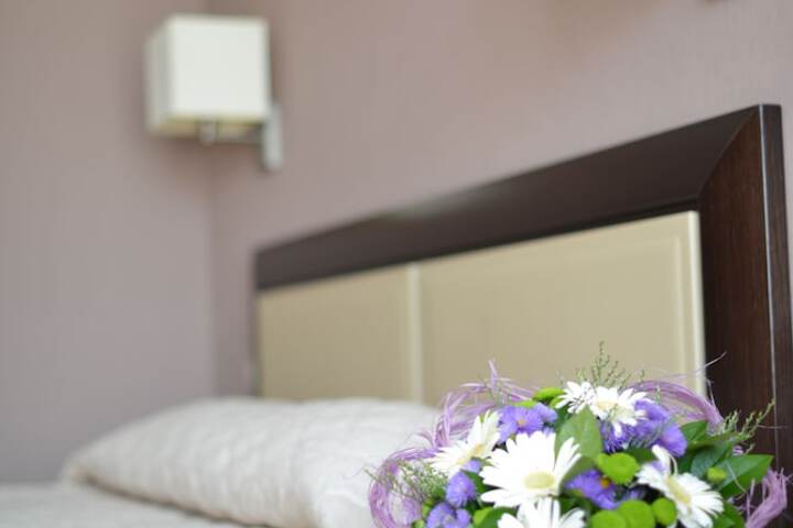 Room 10 of 77