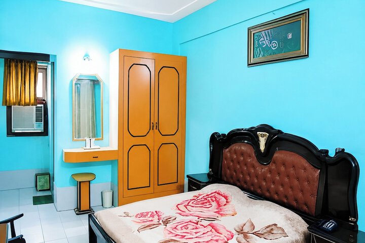 Room 5 of 13