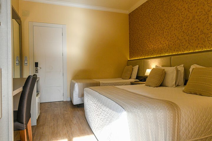 Room 32 of 95