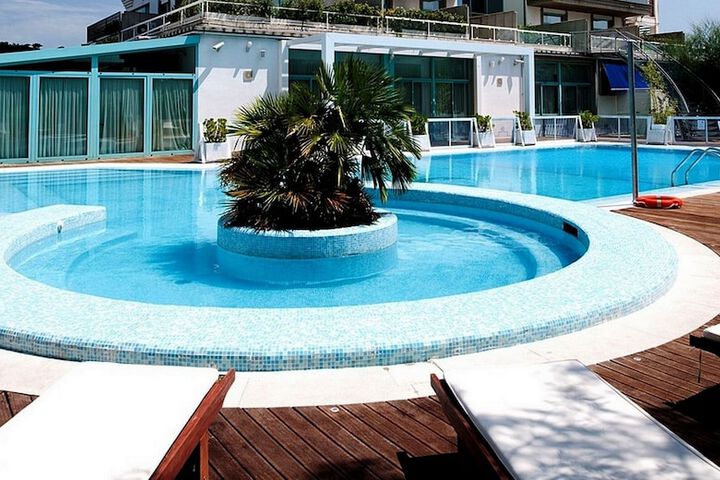 Pool 33 of 44
