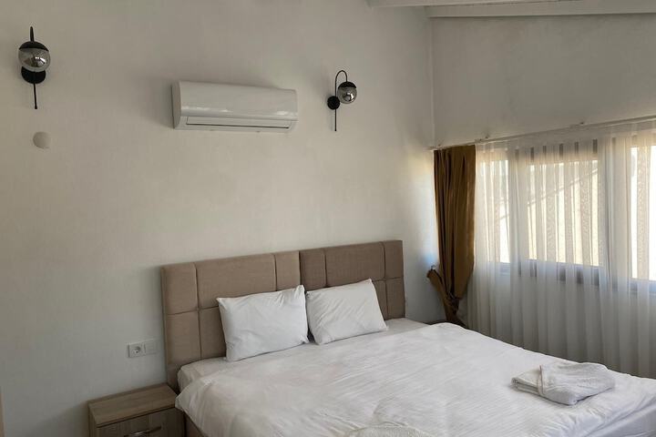 Room 26 of 82