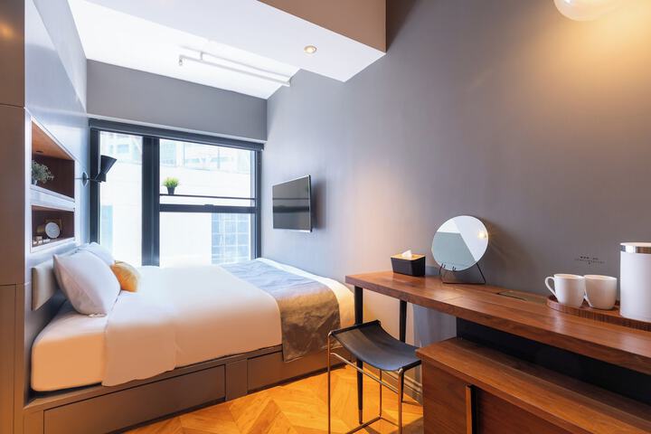 Room 14 of 18