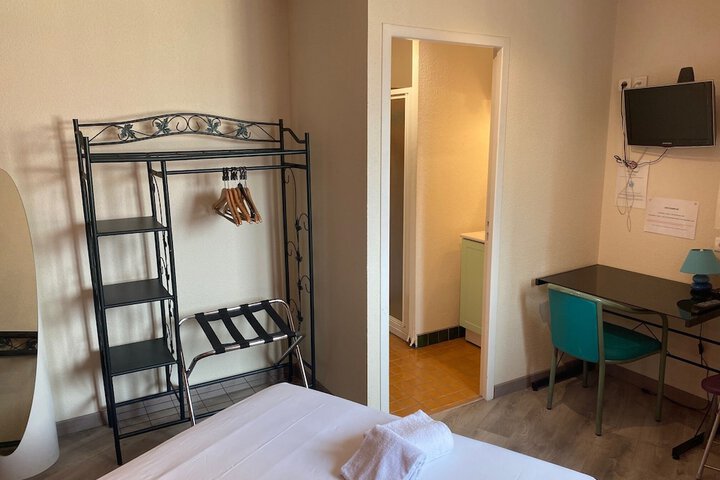 Room 6 of 11