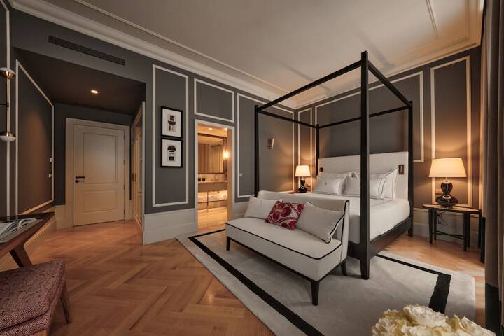 Room 8 of 158