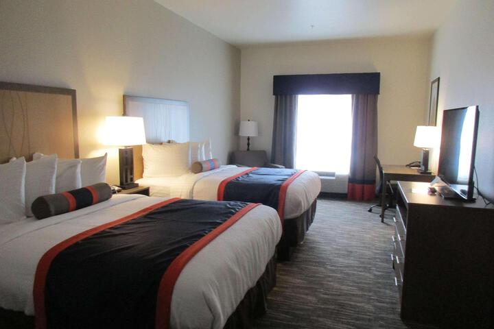 2 Queen Beds Microwave and Refrigerator WiFi Full Breakfast (2 of 10)
