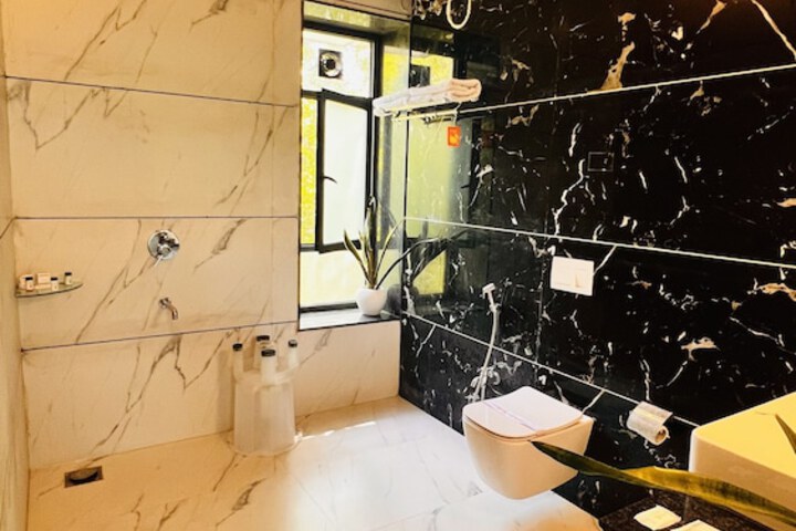 Room 5 of 20
