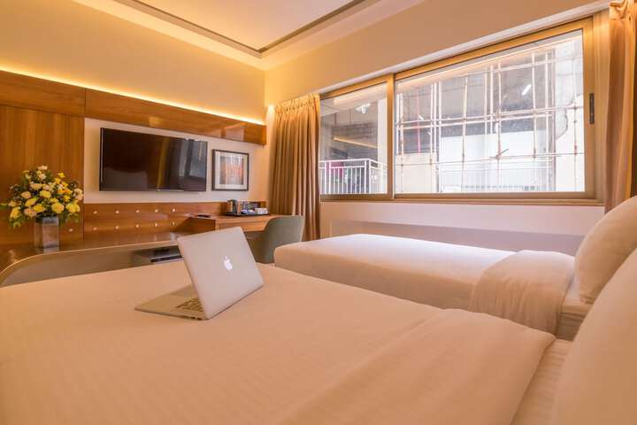 Room 7 of 33