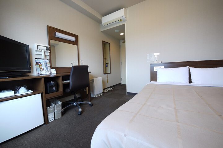 Room 5 of 18