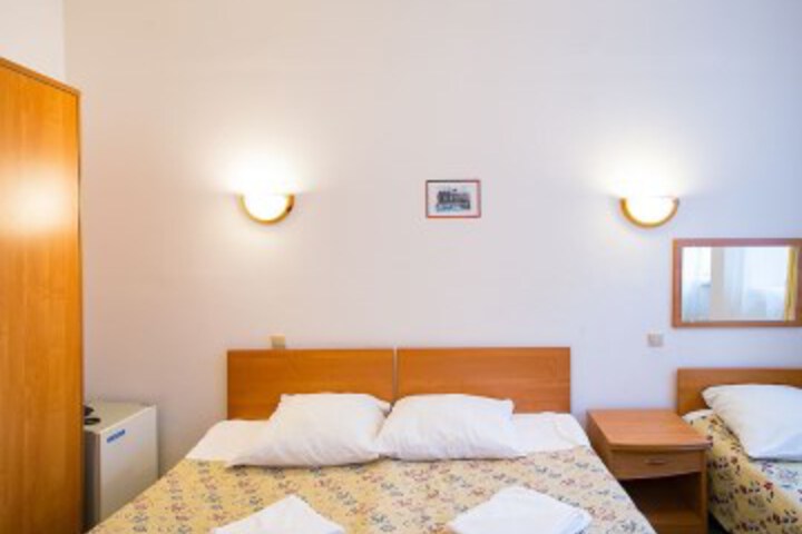 Room 8 of 111