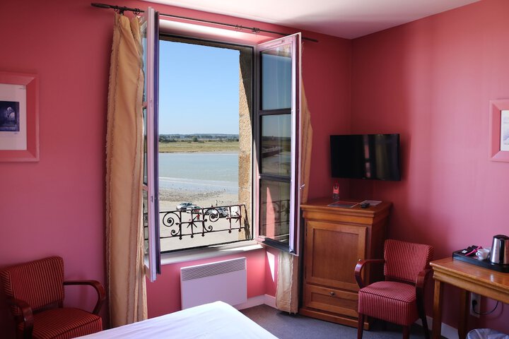 Room 53 of 98