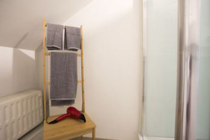 Room 27 of 168