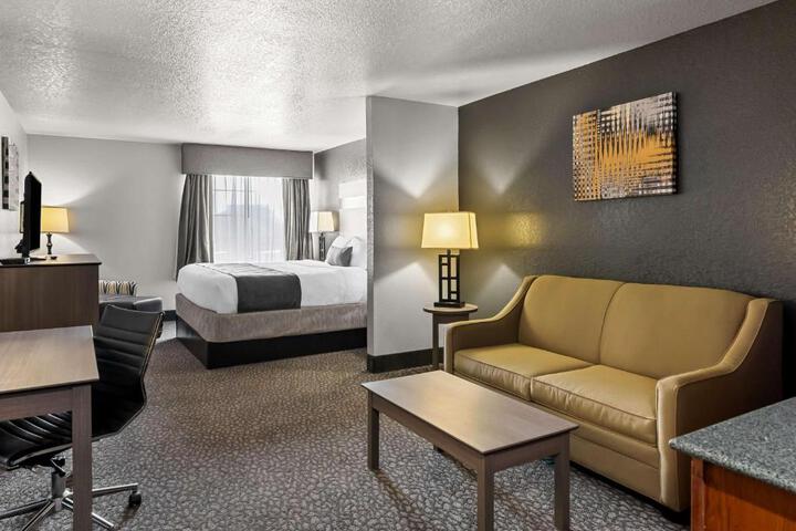 1 King Bed High Speed Internet Micrwave Refridgerator Coffee Maker Full Breakfast (9 of 27)