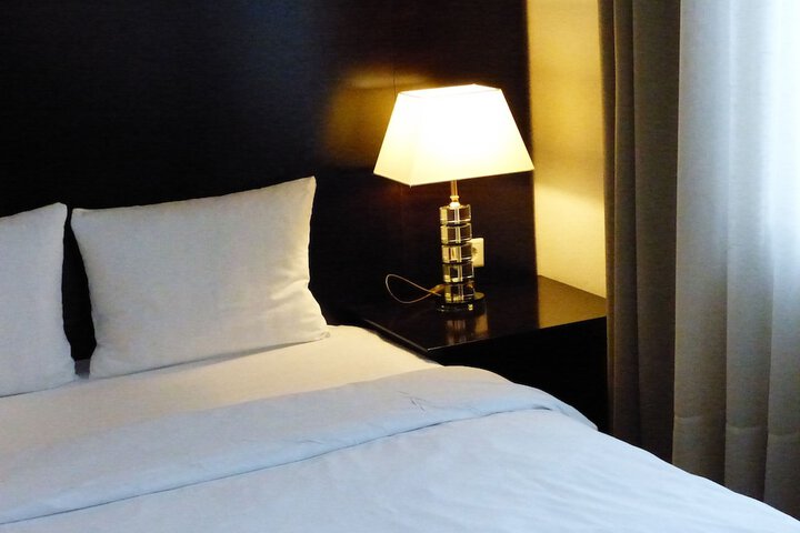 Room 4 of 40
