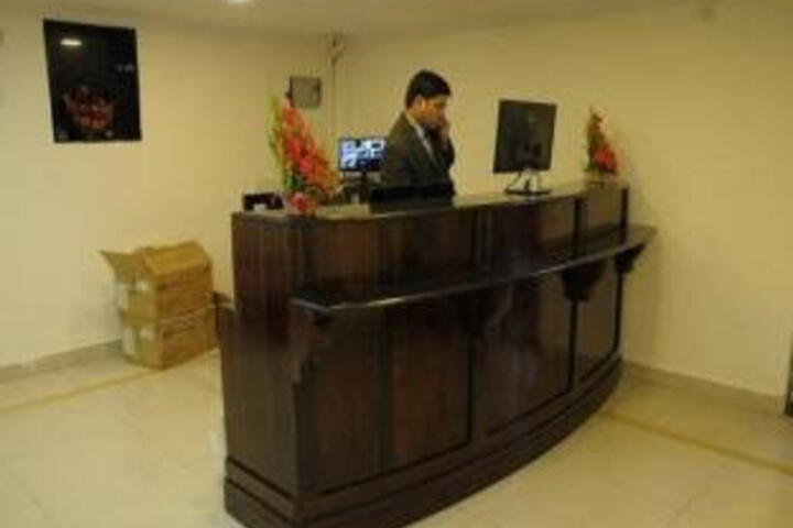 HOTEL EXECUTIVE INN