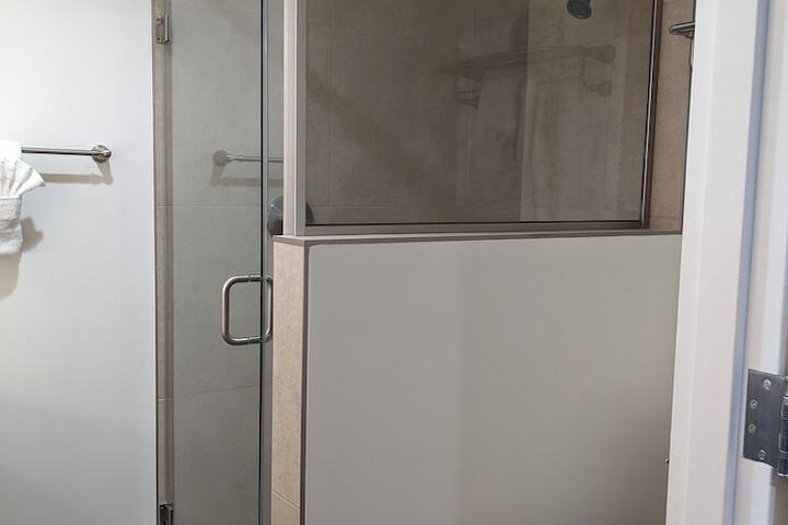 Room 8 of 16