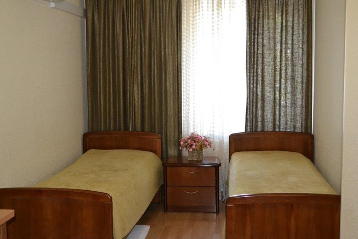 Room 4 of 10
