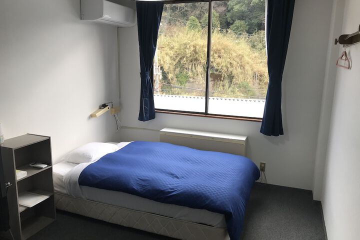 Room 2 of 16