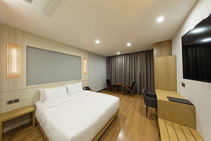 Room 5 of 54
