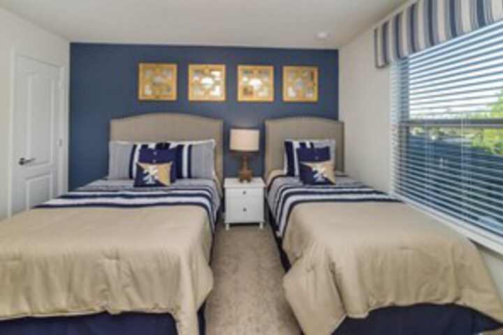 Room 32 of 42