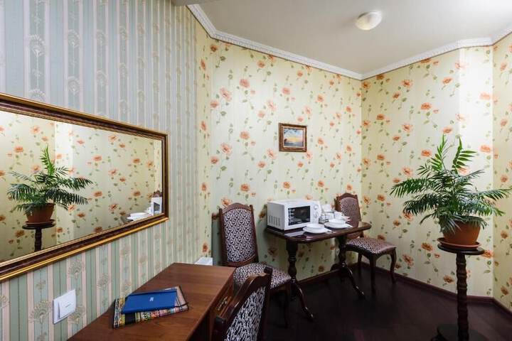 Business Center 3 of 15